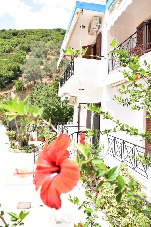 Nikis Rooms Kalamakia Экстерьер фото